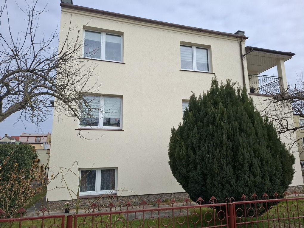 Budynek po czyszczeniu i malowaniu – odświeżona elewacja